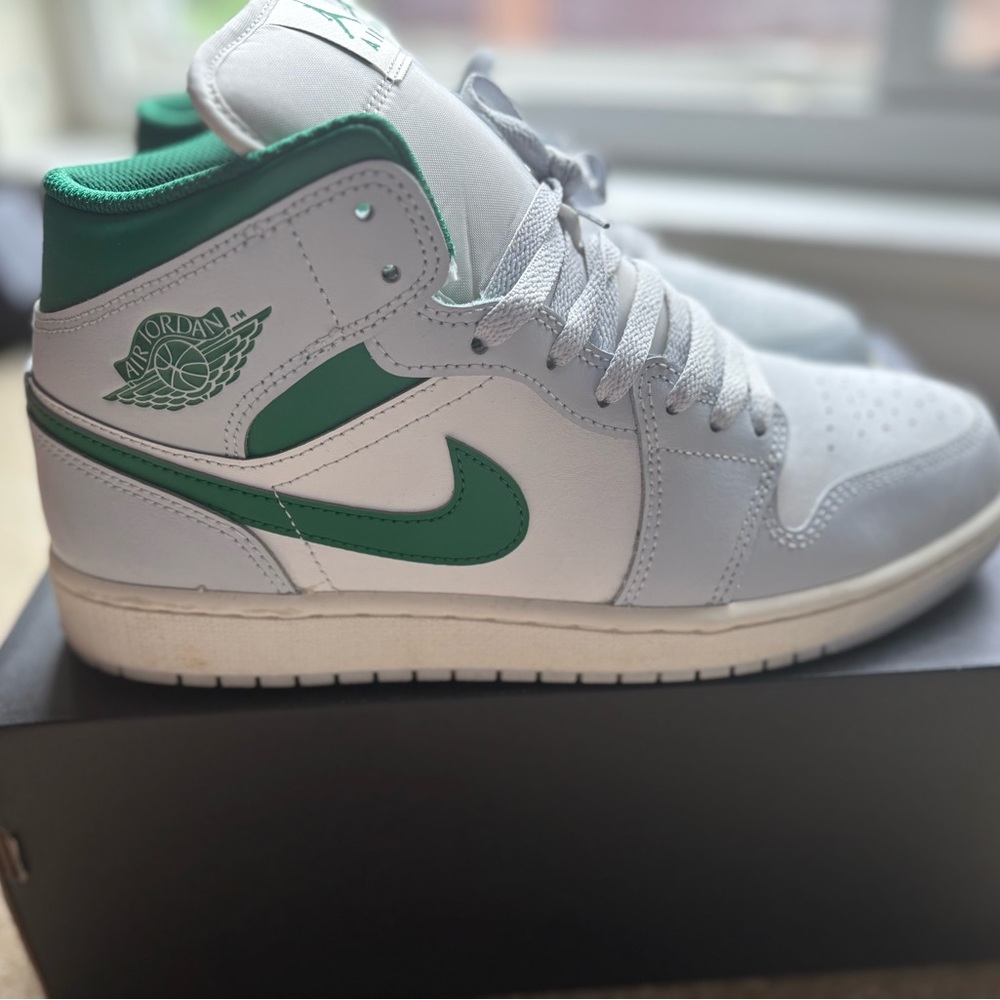 Men’s Nike Air Jordan 1 in White/Green/Gray